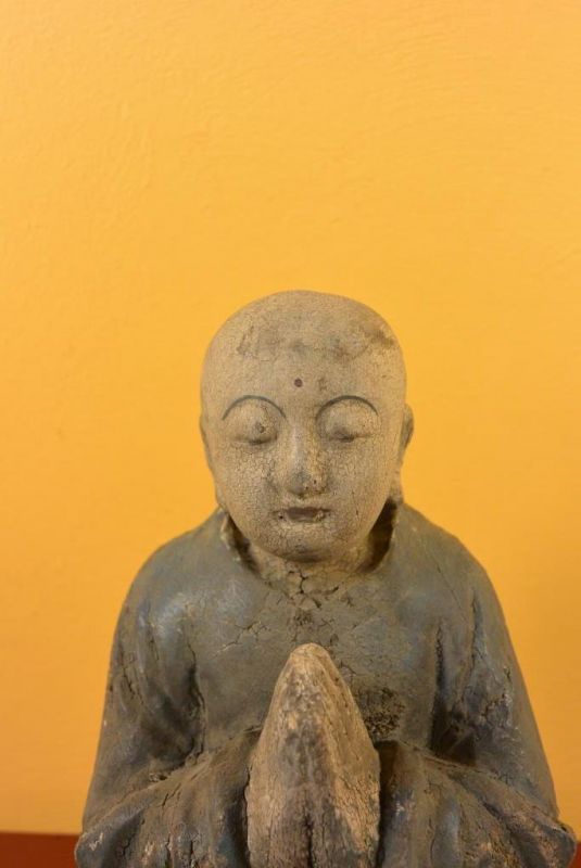 Asiatische Holzstatue Mönch im Gebet 2