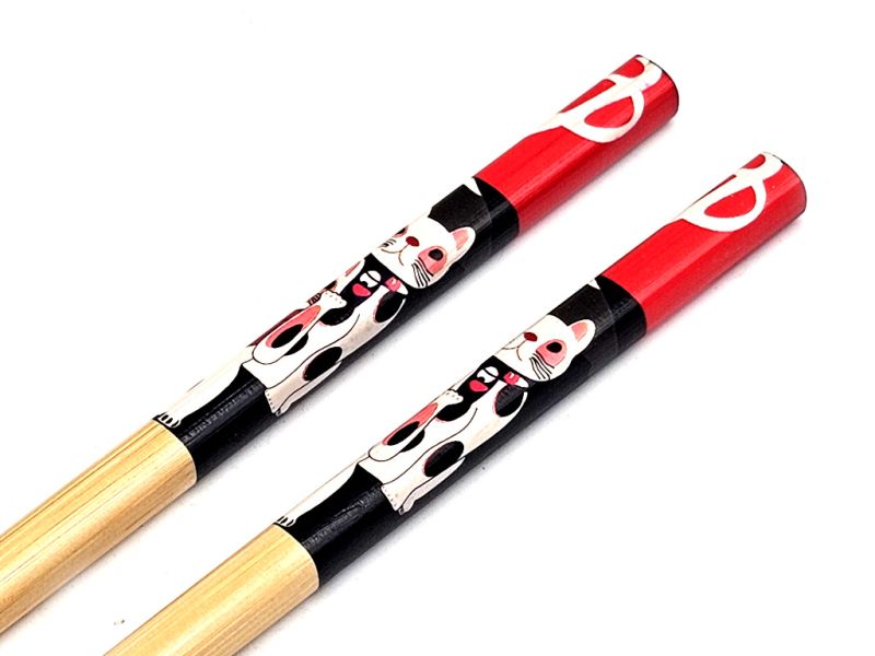Cliquez sur la vignette pour agrandir et survolez la photo pour zoomer Baguettes Japonaises en Bambou Maneki-neko Rouge et Noir - Paire Porte-bonheur - 23 cm 2