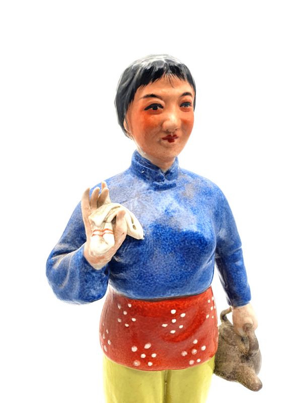 Biscuit de Porcelaine - Statue Céramique - Révolution culturelle - La femme de maison 2