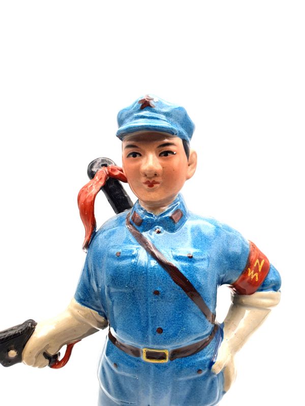 Biscuit de Porcelaine - Statue Céramique - Révolution culturelle - Le garde de l'armée rouge 2