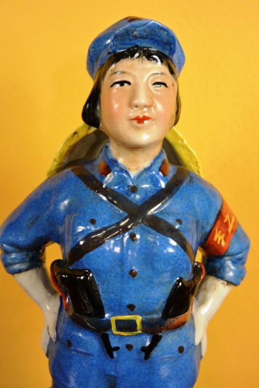 Biskuitporzellan aus China Weiblicher Soldat 2