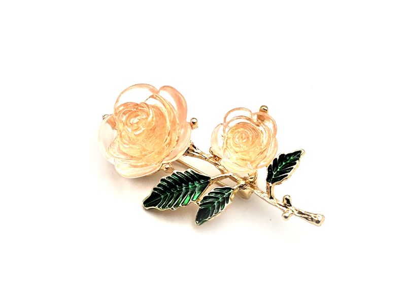 Broche chinoise porte-bonheur – Double fleur délicate aux feuilles vertes