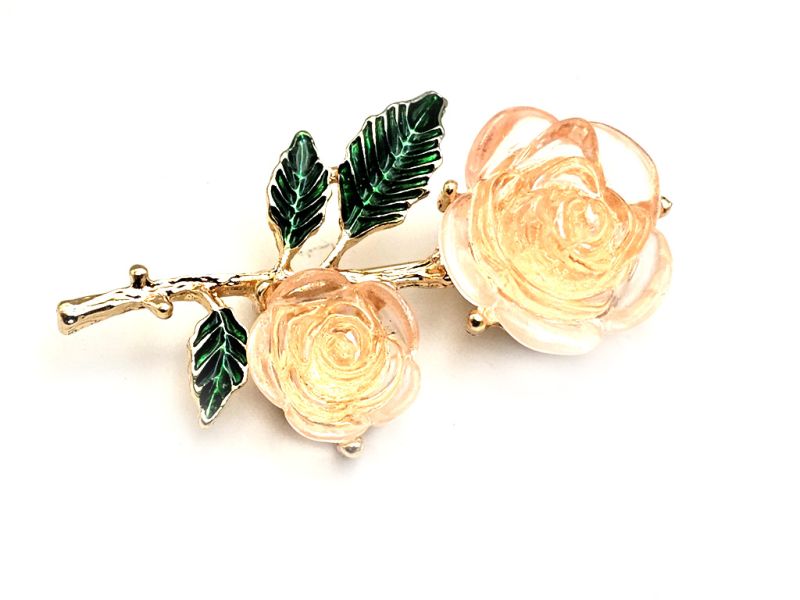 Cliquez sur la vignette pour agrandir et survolez la photo pour zoomer Broche chinoise porte-bonheur – Double fleur délicate aux feuilles vertes 2