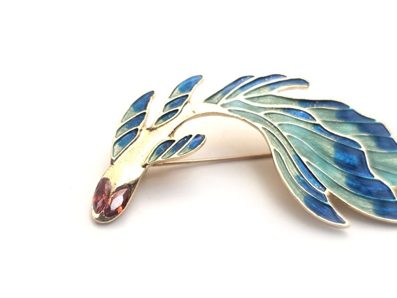 Cliquez sur la vignette pour agrandir et survolez la photo pour zoomer Broche chinoise porte-bonheur – Poisson céleste aux nageoires bleutées 3