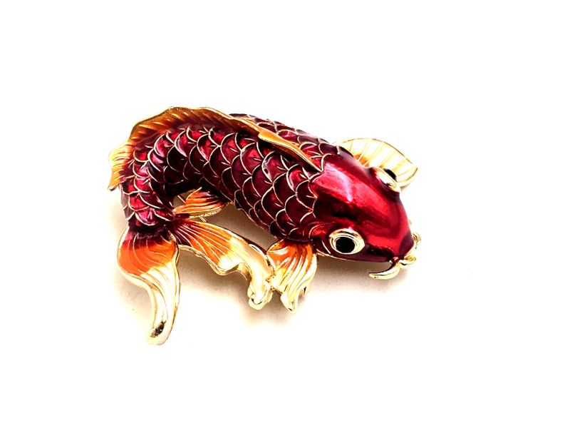 Cliquez sur la vignette pour agrandir et survolez la photo pour zoomer Broche chinoise porte-bonheur – Poisson rouge symbole de prospérité 2