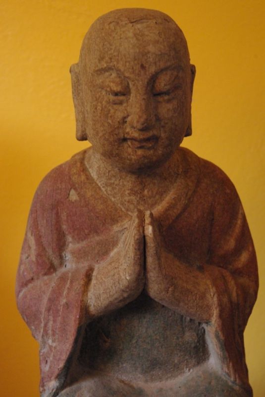 Buddhistischer Mönch auf einer Lotusblüte 2