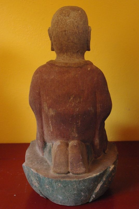 Buddhistischer Mönch auf einer Lotusblüte 5