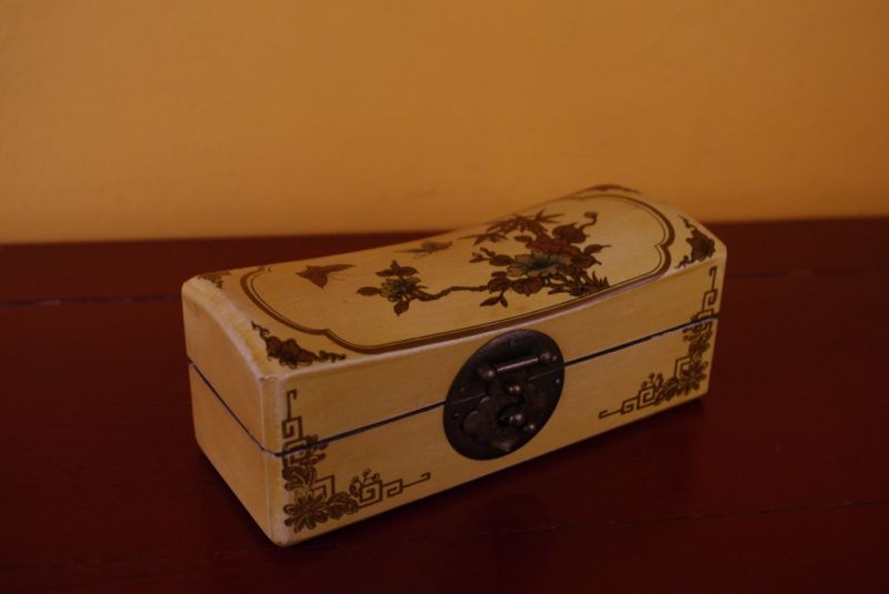 Caja China de Madera Interior erótica 1