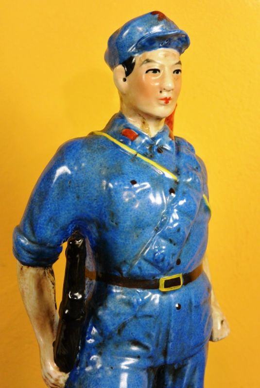 Chinese bisque statue Soldier Red Revolution 2
