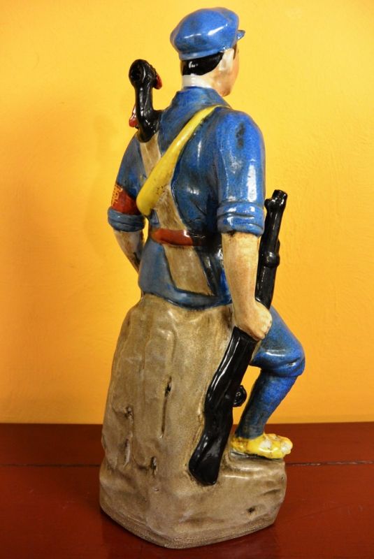Chinese bisque statue Soldier Red Revolution 5