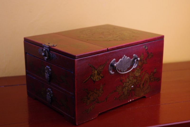 Click thumbnail to enlarge and hover over the picture to zoom Chinese Box Dragon and Phoenix Red 2