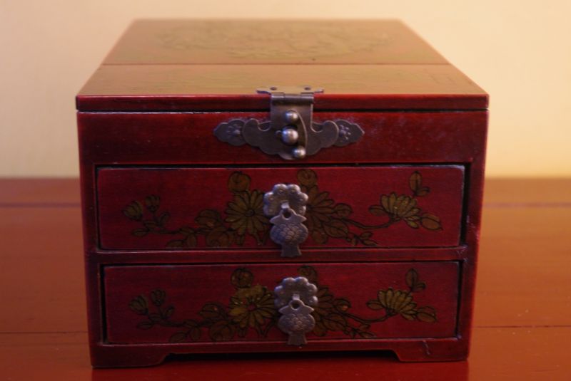 Click thumbnail to enlarge and hover over the picture to zoom Chinese Box Dragon and Phoenix Red 5