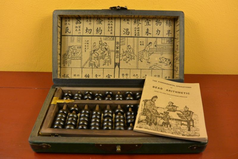 Chinese Box Grün mit einem Drachen und Abakus 2