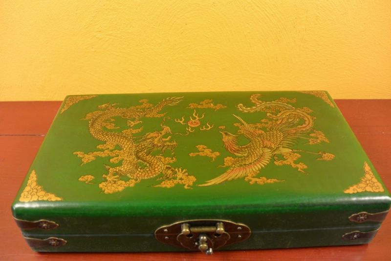 Chinese Box Grün mit einem Drachen und Abakus 3