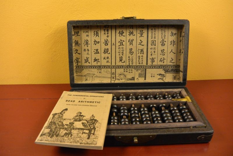 Chinese Box Schwarz mit einem Drachen und Abakus 2