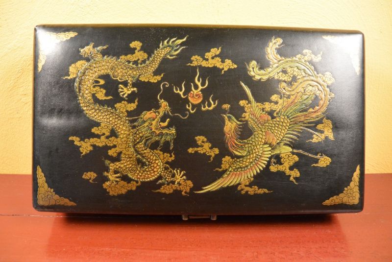 Chinese Box Schwarz mit einem Drachen und Abakus 5