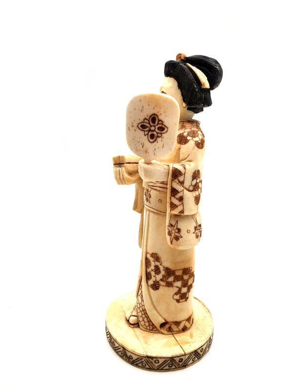 Chinese buffalo bone okimono - Geisha with a fan 5