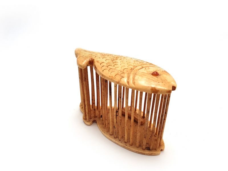 Click thumbnail to enlarge and hover over the picture to zoom Chinese cricket cage in bone Fish 4