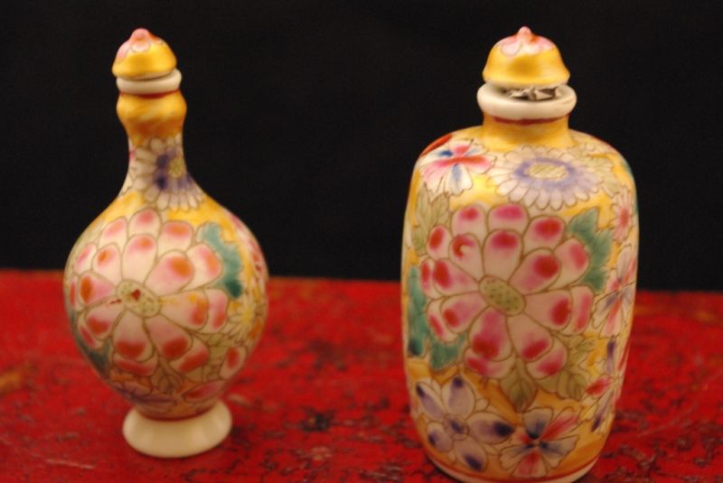 Chinese flowers porcelain snuff bottle 3