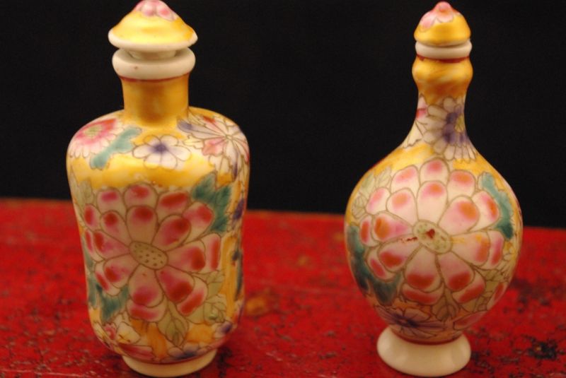 Chinese flowers porcelain snuff bottle 4