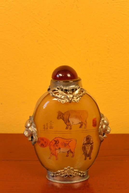 Chinese Glass Snuff Bottle - Buffaloes 1