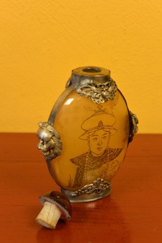 Chinese Glass Snuff Bottle Chinese emperor 5