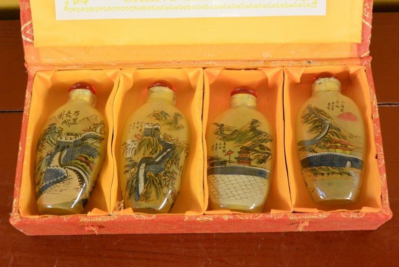 Chinese Glass SnuffBottles Lot - Great Wall of China 2
