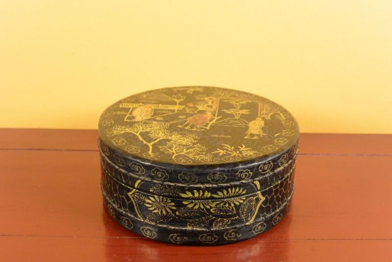 Chinese lacquer box - Black and gold 1