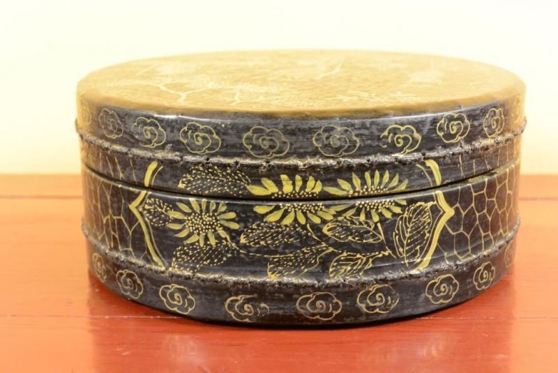 Chinese lacquer box - Black and gold 2