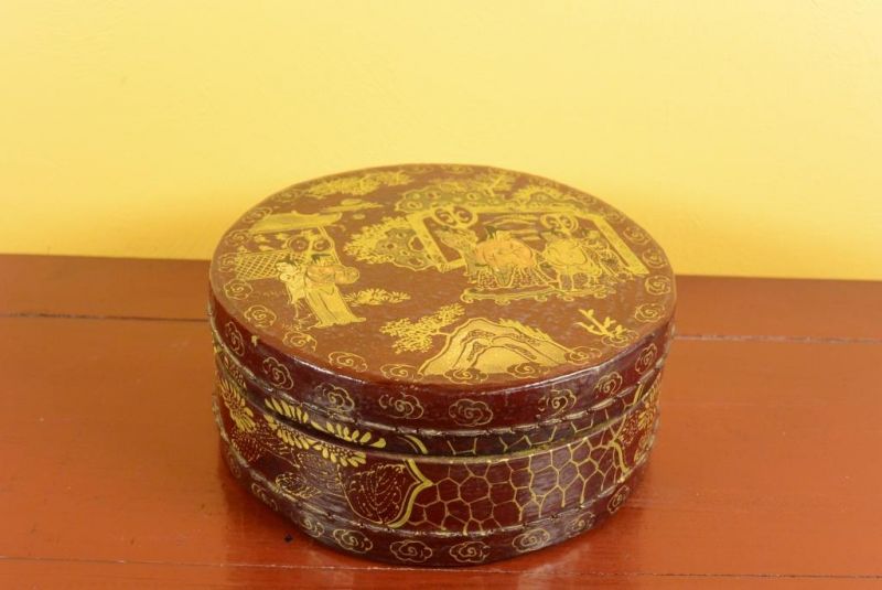 Chinese lacquer box - Red and gold 1