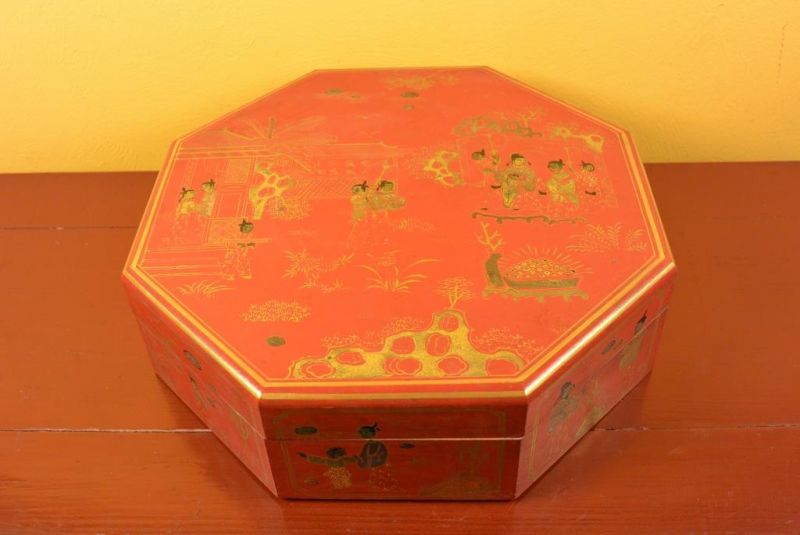 Chinese lacquer box - Red and gold 1