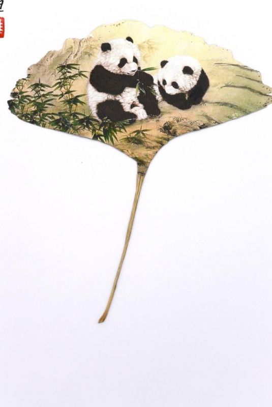 Chinese painting on tree leaf - 2 Pandas 2