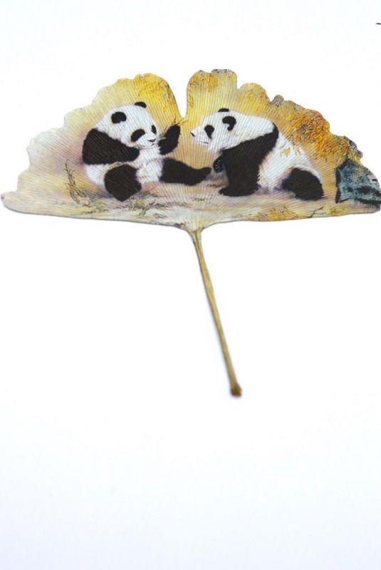 Chinese painting on tree leaf - Panda babies 2