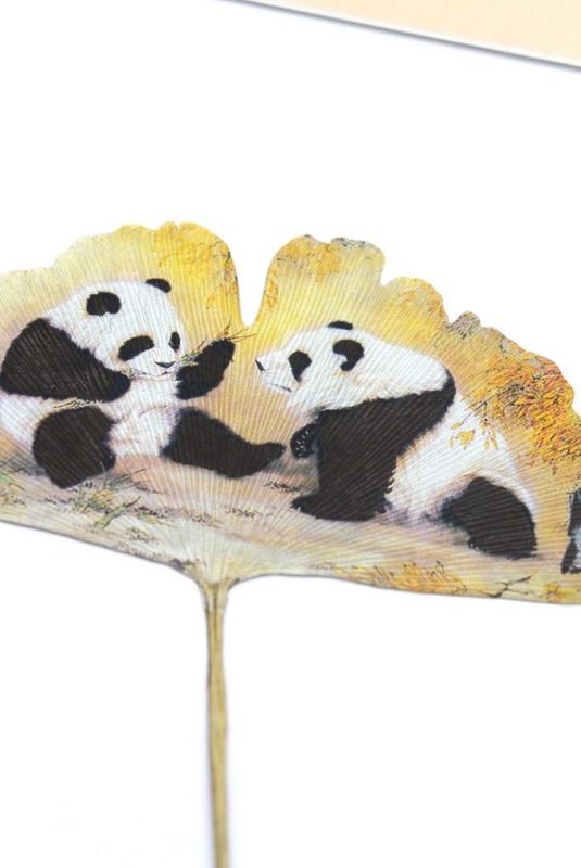 Chinese painting on tree leaf - Panda babies 3