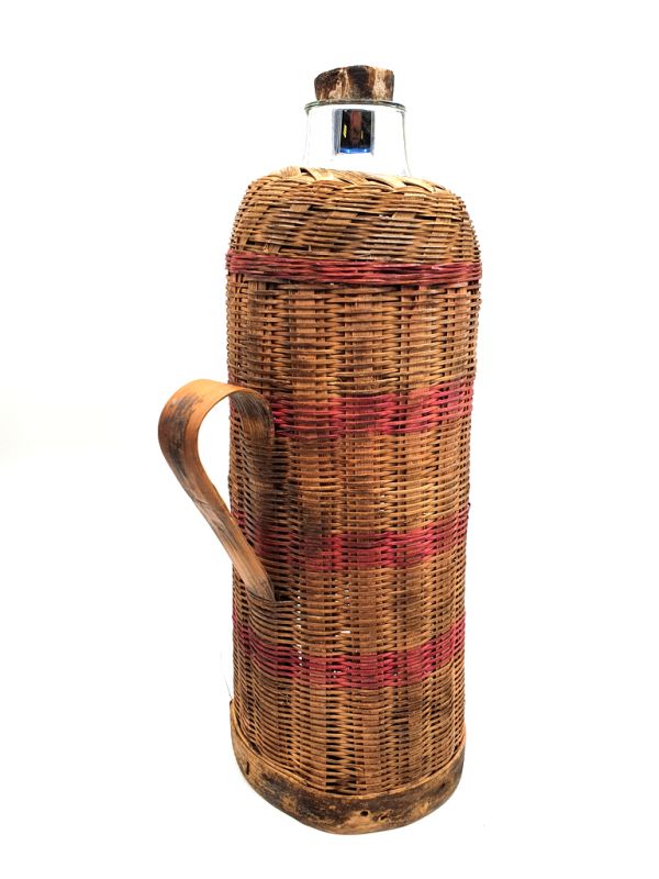 Chinese popular item - Chinese thermos surrounded by bamboo 1