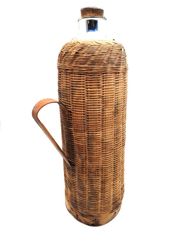 Chinese popular item - Chinese thermos surrounded by bamboo 2