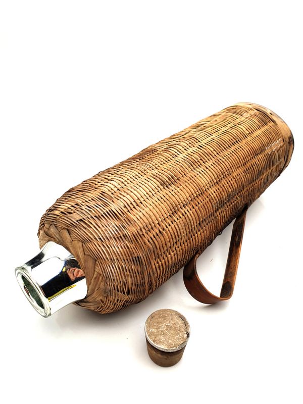 Chinese popular item - Chinese thermos surrounded by bamboo 3