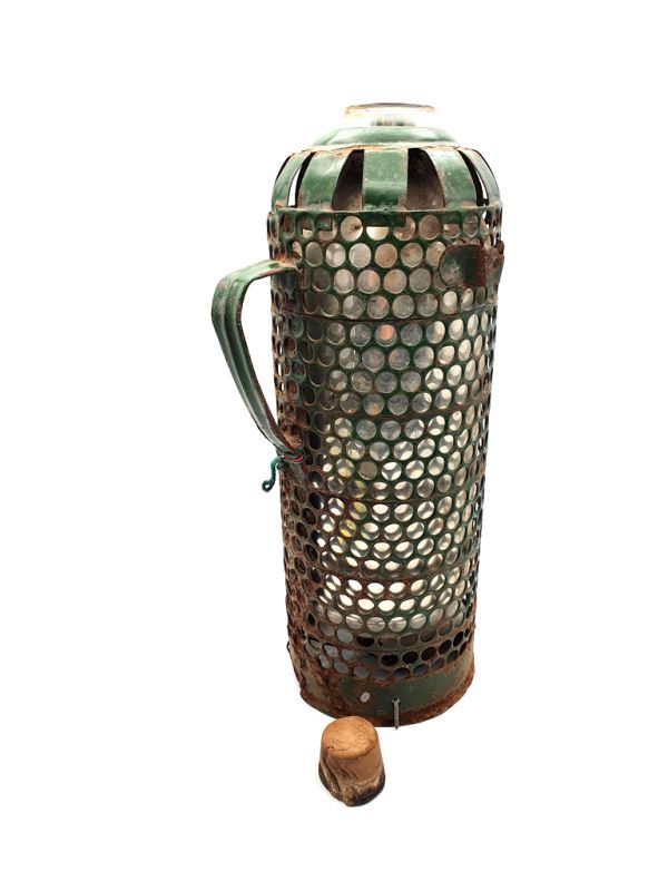 Chinese popular object - Chinese thermos surrounded by metal 3