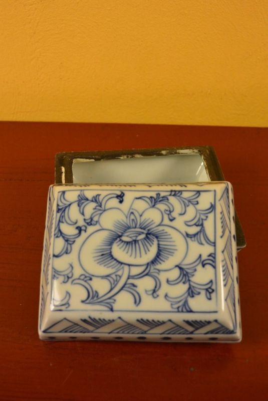 Chinese Porcelain Potiche box 4