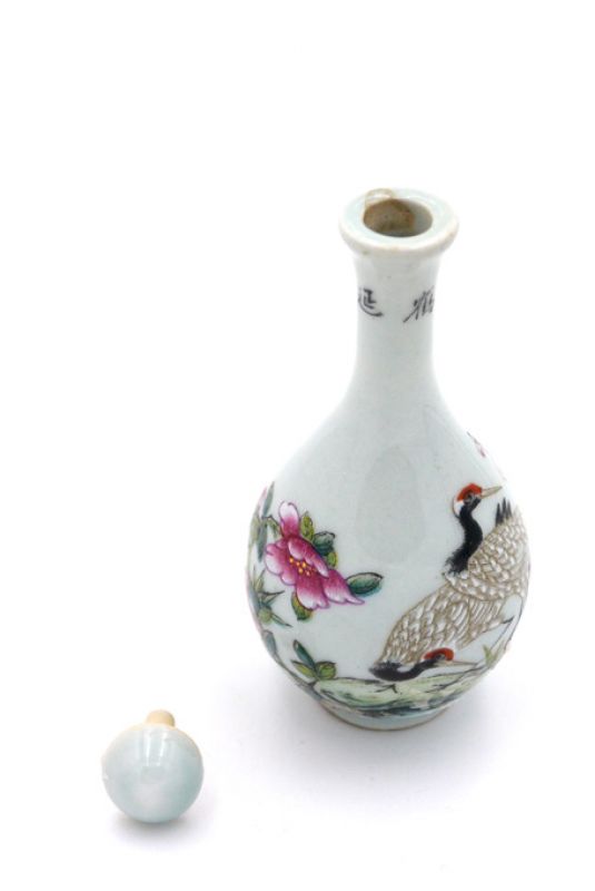Chinese Porcelain Snuff Bottle Crane 3 4