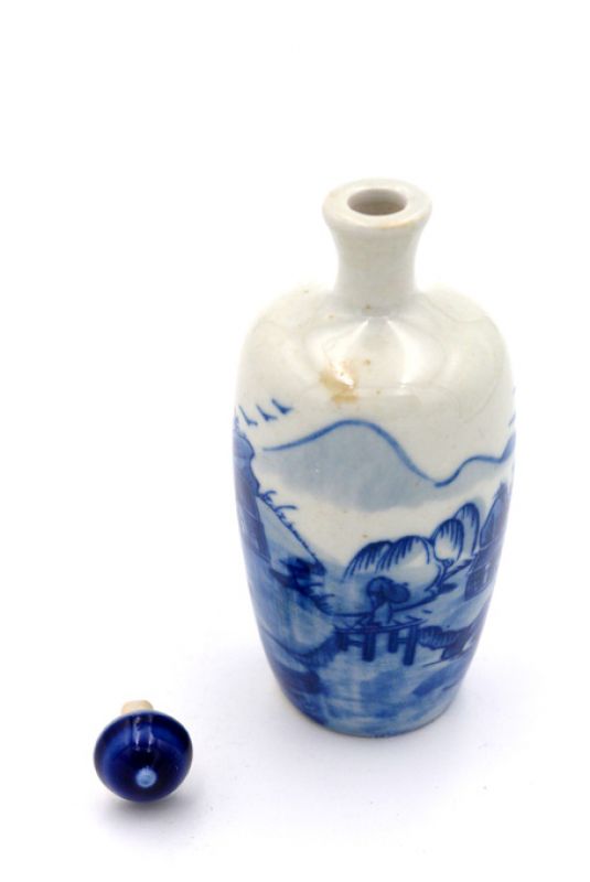 Chinese Porcelain Snuff Bottle - hand made painting - White and Blue - Landscape 4 4