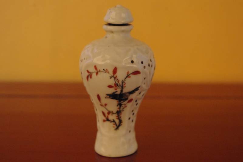 Chinese porcelain snuff bottle lot Insects of China 5