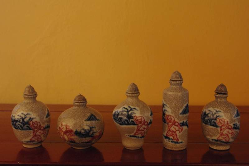 Chinese porcelain snuff bottle lot Shaolin monks 1