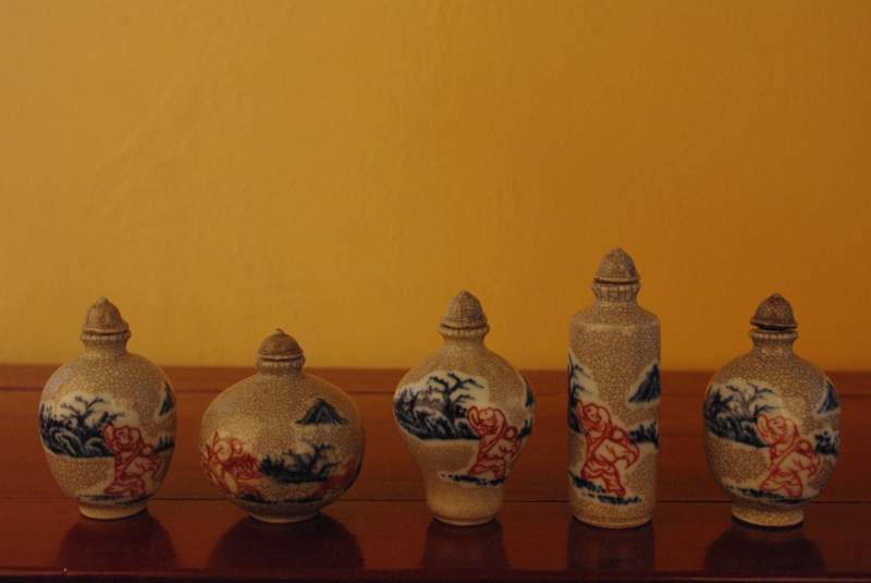 Chinese porcelain snuff bottle lot Shaolin monks 1