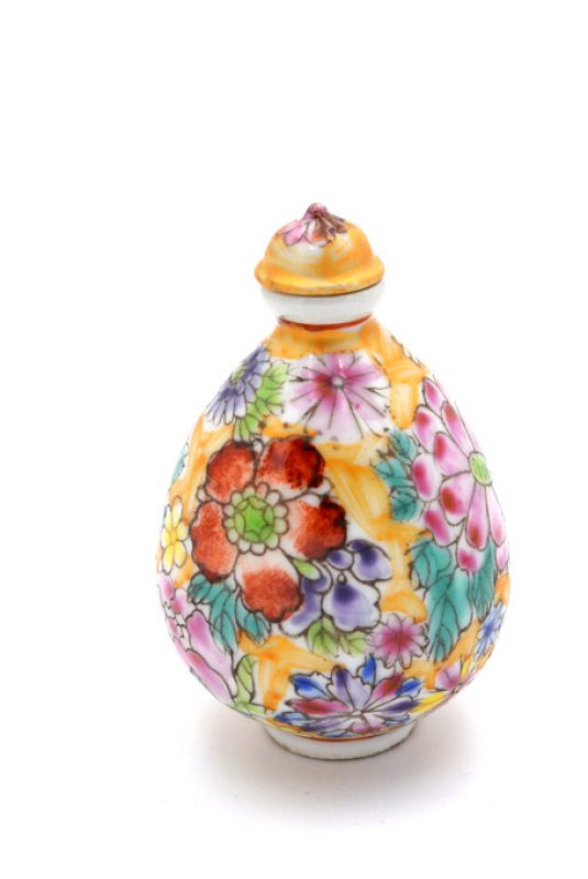 Chinese Porcelain Snuff Bottle Multicolored flowers 4 2