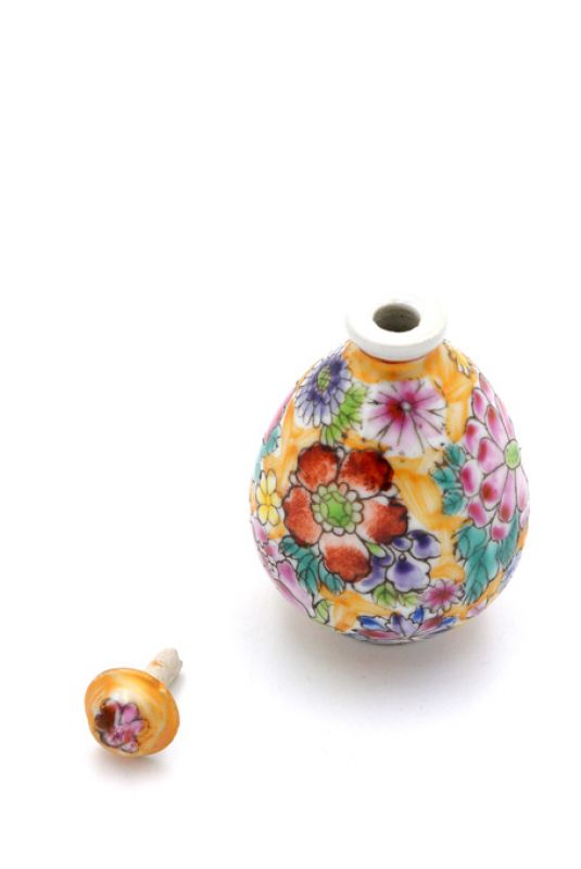 Chinese Porcelain Snuff Bottle Multicolored flowers 4 3