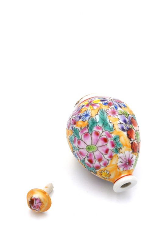 Chinese Porcelain Snuff Bottle Multicolored flowers 4 4