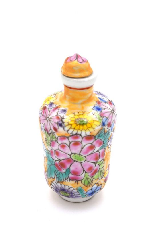 Chinese Porcelain Snuff Bottle Multicolored flowers 1