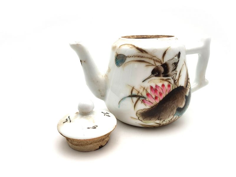 Chinese Porcelain Teapot - Bird on a lotus 2 4