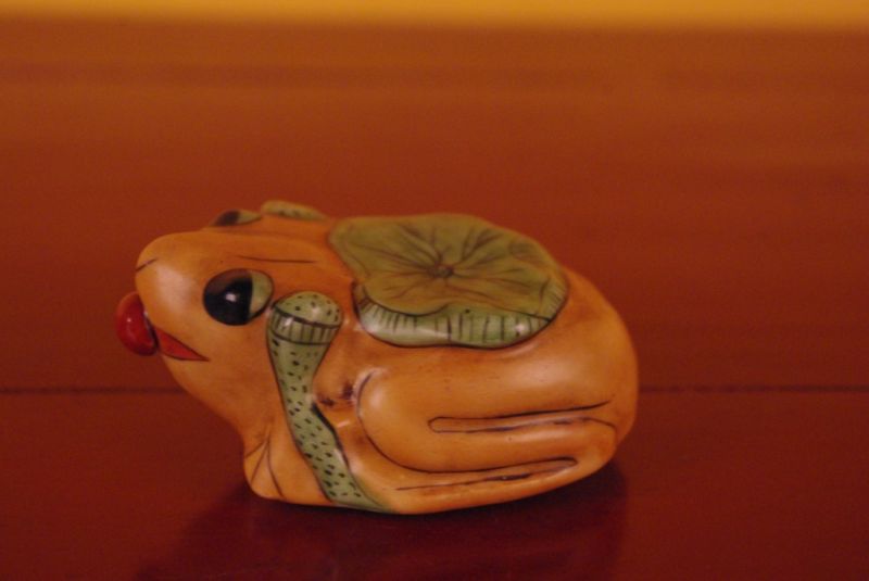 Chinese Frog snuff bottle decoration 5